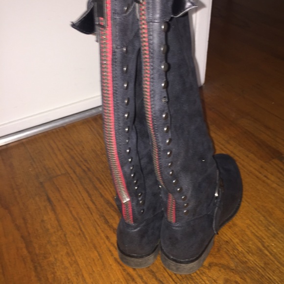 Madden Girl Grey Boots With Red Zipper 